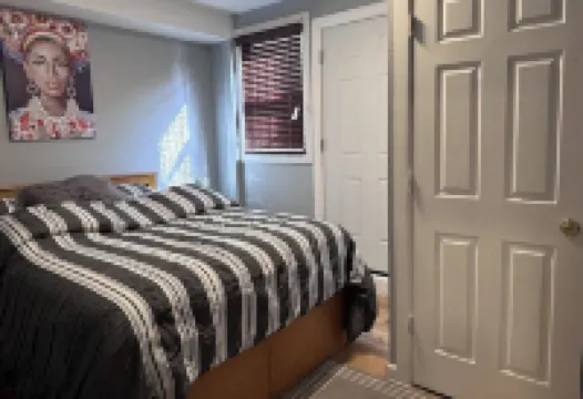 Cozy 1-bedroom apartment in enjoyable Newark with WiFi,