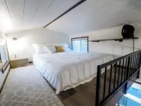 Charming Yuba Lake Tiny Home