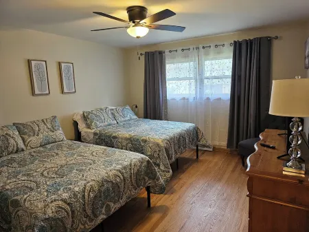 3B Spacious Home+ Free Parking Near Chicago O'Hare