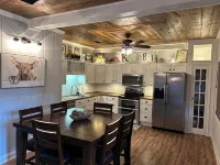 Charming 2-bedroom chalet with AC and WiFi in Caledonia