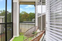 Lake Views! Resort POOL! Game-Room! Free Parking! 8 Min to Savannah! Gym!