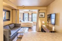 Studio at Resort w/ Hot Tub, Pool, Gondola Access