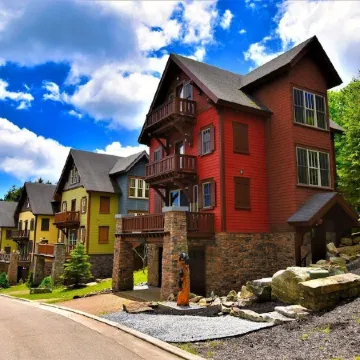 Bear Cub's Den – Relax in Luxury in The Sanctuary on Snowshoe's South Mountain