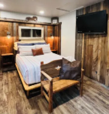 Horse Creek Ranch Luxurious Western Bunkhouse/Cabin