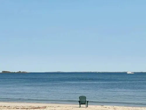 Waterford, CT - Beautiful 2 Bedroom/2 Bath, 2nd Floor Apartment, 1,252SF