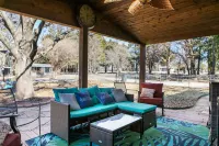 Remodeled Lake Texoma Beach Themed House Walking Distance to Neighborhood Beach - Wifi