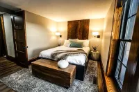 Oasis Carlisle in Amish Country Hotels in Sugarcreek