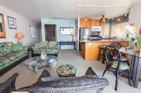 Ocean Front 2 BR Condo-ocean views from every room. 2nd floor Kona Reef "A" bldg