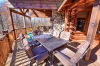 Treehouse Lodge: Luxury Log Cabin Retreat in Hocking Hills