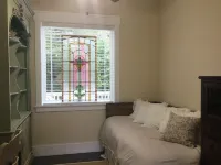 Coastal Retreat Across From Puget Sound Sleeps 2-4. High Speed Internet.