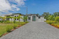 Modern coastal 3 bedrooms with Pool with Fireplace