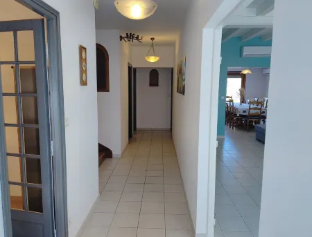 Gîte Climatisé "les Hirondelles" Отели в г. Пон