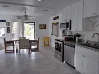 WATERFRONT COTTAGE w/ACCESS TO WEEKI WACHEE RIVER & GULF FRESHLY REMODELED!