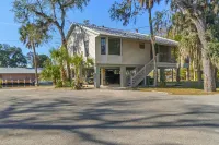 Manatee Manor. Waterfront, dock, stilted home. Renovated June '23.