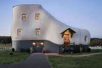 Iconic "Haines Shoe House" - Hot Tub & Firepit - Featured On HGTV