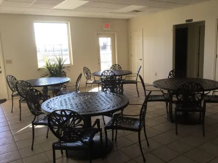 Simply Irresistible III Right on the Lake and Close to All the Action!!