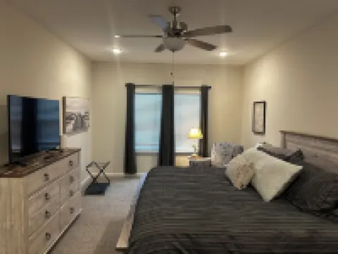 SUNNY NICEVILLE! Very Nice, new 3/2.5 Townhome .04 mile from water! Hotels in Niceville