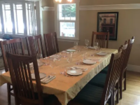 Spacious and charming home in a park-like setting Hotels in Burien