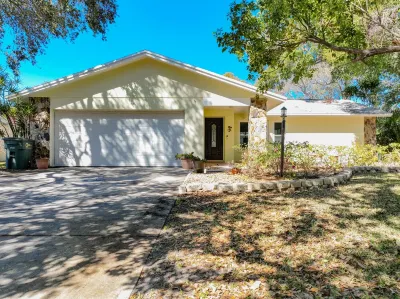 Dreamy 5 Bed, Heated Pool, 2 Miles from BEACH/ 2 Master Suites Hotels near St. Dunstan's Anglican Church