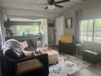 Quaint quiet mobile home 2 miles from Holly Creek marina!   Just remodeled!! Các khách sạn ở Clay County