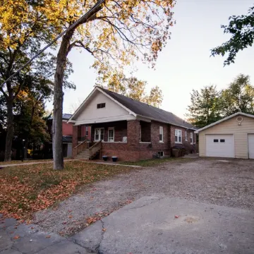The Landing is a Cheerful 3 bedroom 2 bath home!