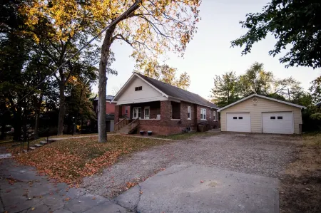 The Landing is a Cheerful 3 bedroom 2 bath home! Отели в г. Атчисон