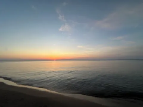 Charming Cottage w/ HOT TUB - 5 Min from LAKE MICHIGAN!