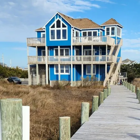 EAST WIND is lovely SOUND FRONT home in the mecca for windsurfing on HI
