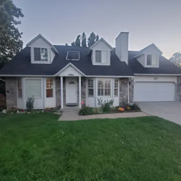 Recharge in quiet mountain neighborhood! Great 180 views! Nearby hiking &skiing!