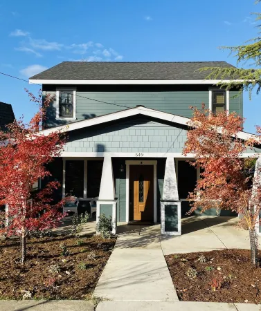 Premier Downstairs Flat in Perfect Down Town Location