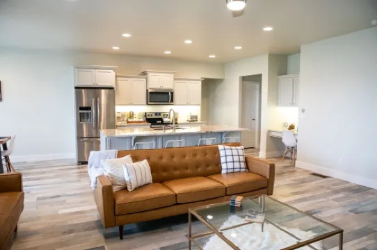 Castle Peak home w/HOT TUB, GAME ROOM + COMMUNITY POOL.