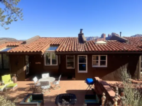 A Two Acre, Luxury Red Rock Estate! Hotels near Subway Cave