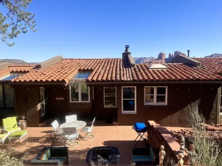 A Two Acre, Luxury Red Rock Estate! Отели рядом с достопримечательностью «Катедрал Рок»