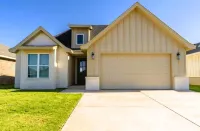 Chic New Build - 5 miles to Tech/Covenant/UHC - 2 miles to shopping!