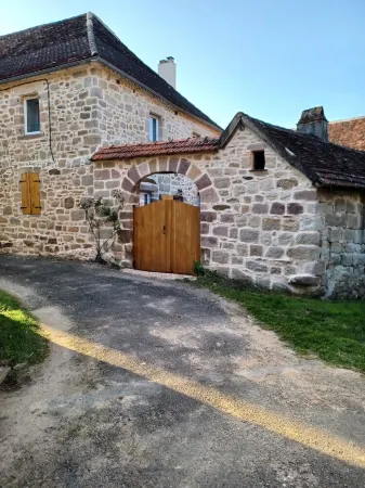 CHARACTER GITE FOR 10 PEOPLE Отели в г. Пюи-д'Арнак