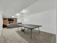 5 Bedroom, 3 King, sleeps 15 Near Skiing, hiking Hotels in Sandy