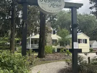 "Nauti-Jayne" coastal cottage in Historic Old Town Bluffton Hotels in Bluffton