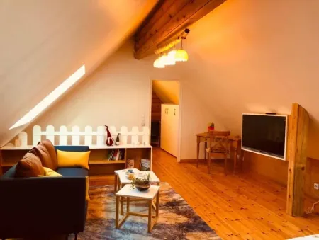 Neizhig Koad Petit Nid en Bois Отели рядом с достопримечательностью «Circus In Track Stey»