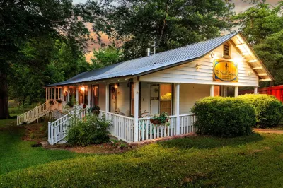 Adorable French Country Cottage Getaway - King Bed, Jetted Tub, Fireplace, Bikes
