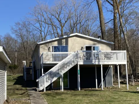 Lake Views from Great Deck, newly remodeled, Family members of all ages