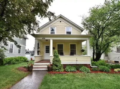 Peaceful Historic Downtown Home Hotels near Pearle Vision