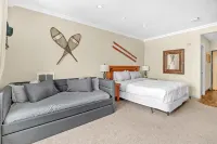 Cozy Private King Suite with Unbeatable Amenities and View in Cedar Breaks Lodge