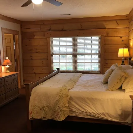 Life is Better at the Lake! Waterfront cabin on Lake Keowee