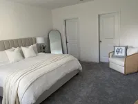 Sunshine Home by largest natural Warm Mineral  Springs and best Florida beaches Hotels near Warm Mineral Springs Park