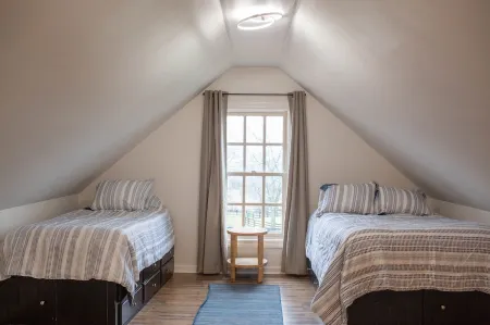 Beautiful, Relaxing Farm Retreat with amazing grounds