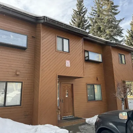 Spacious & Bright - Mountain Views, Balcony Bar, at Red Line Shuttle Stop