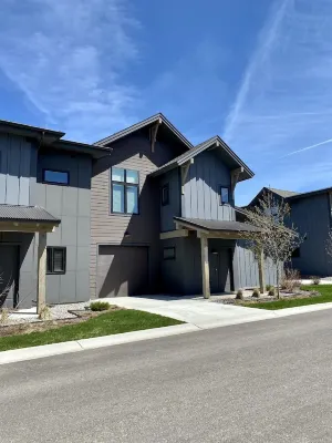 Family Friendly End Unit Townhouse on the Peaceful side of the Tetons