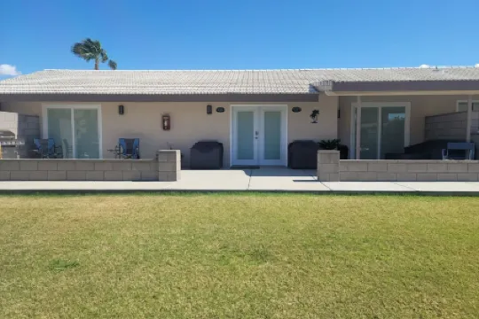 Riverfront Oasis! Sleeps 9 Отели в г. Буллхед Сити