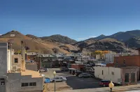 Historic comfy loft in the heart of Salida! View calendar