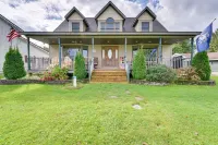 Lakefront Home~Hess Lake. Game Room, Fire Pit, Kayaks, Great Views, Large Yard